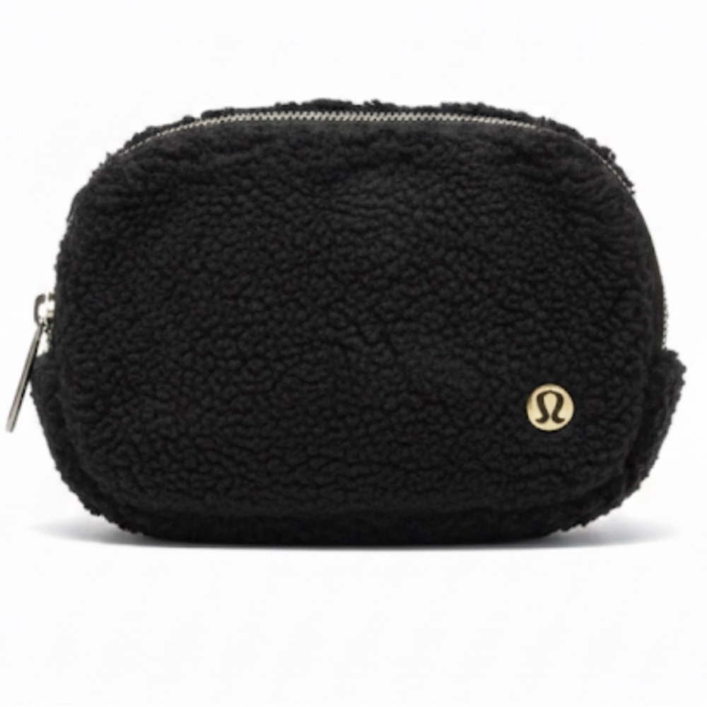 NWT! Lululemon “Everywhere Fleece” Belt Bag
2022 Black